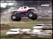 accident_-_monster_truck_crash_video.racing.hu.mpeg