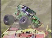 monster_jam_-_grave_digger_freestyle_from_st_louis_video.racing.hu.flv
